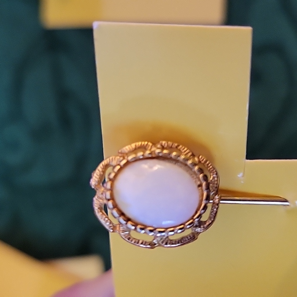 4 vintage stick pins gold Leaf opal rhinestone Excellent pre owned condition… - Picture 8 of 10